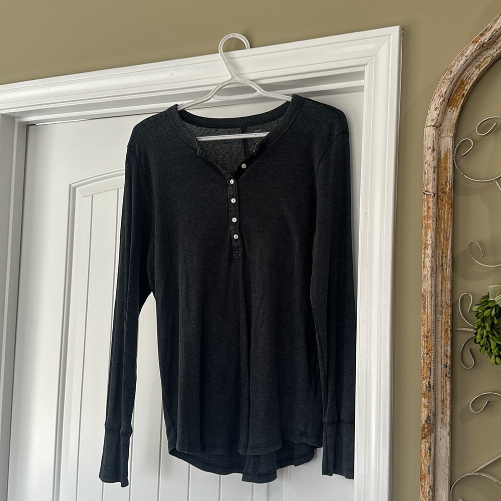 Aerie quarter button top